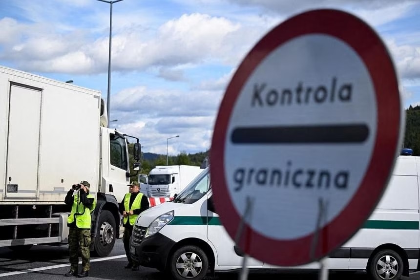 Ba Lan chấm dứt kiểm soát biên giới mở rộng với Slovakia